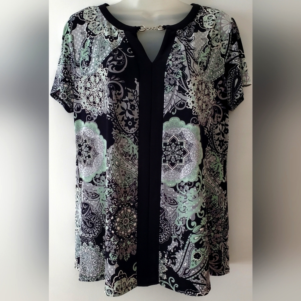 Pretty ladies top, Est. 1946, Euc, SS